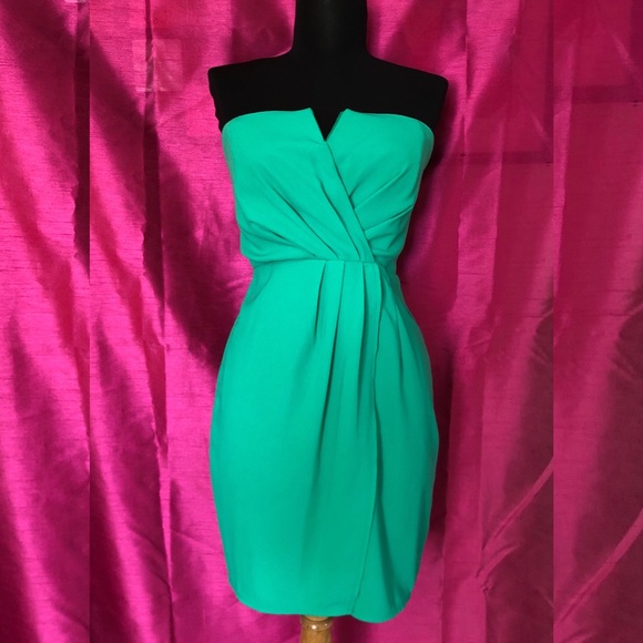 Ya Los Angeles Dresses & Skirts - Stunning green wrap dress